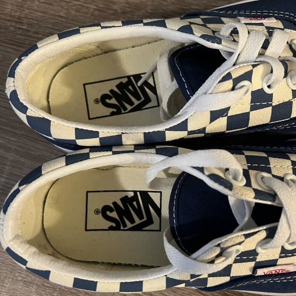 Vans - Picture 3 of 4